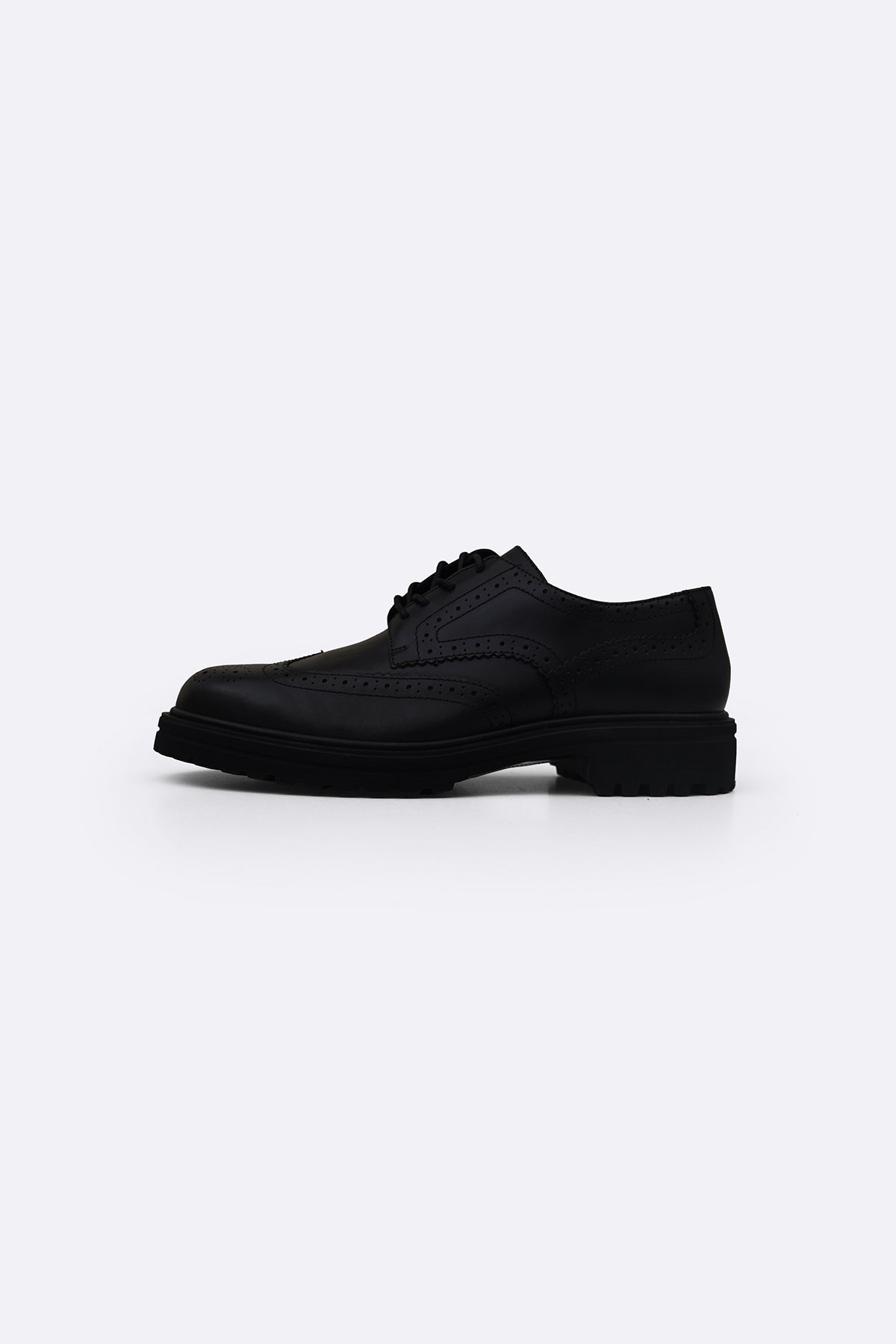 CLASSIC LEATHER BROGUES