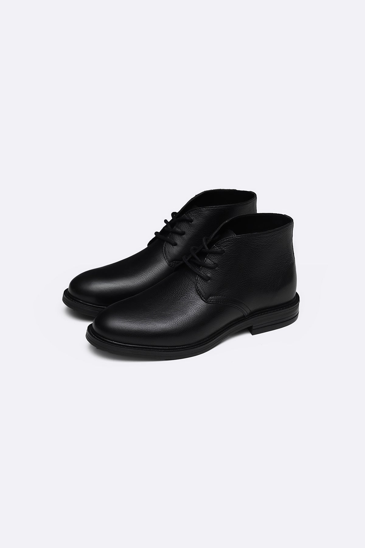 LACE UP LEATHER CHUKKA BOOT