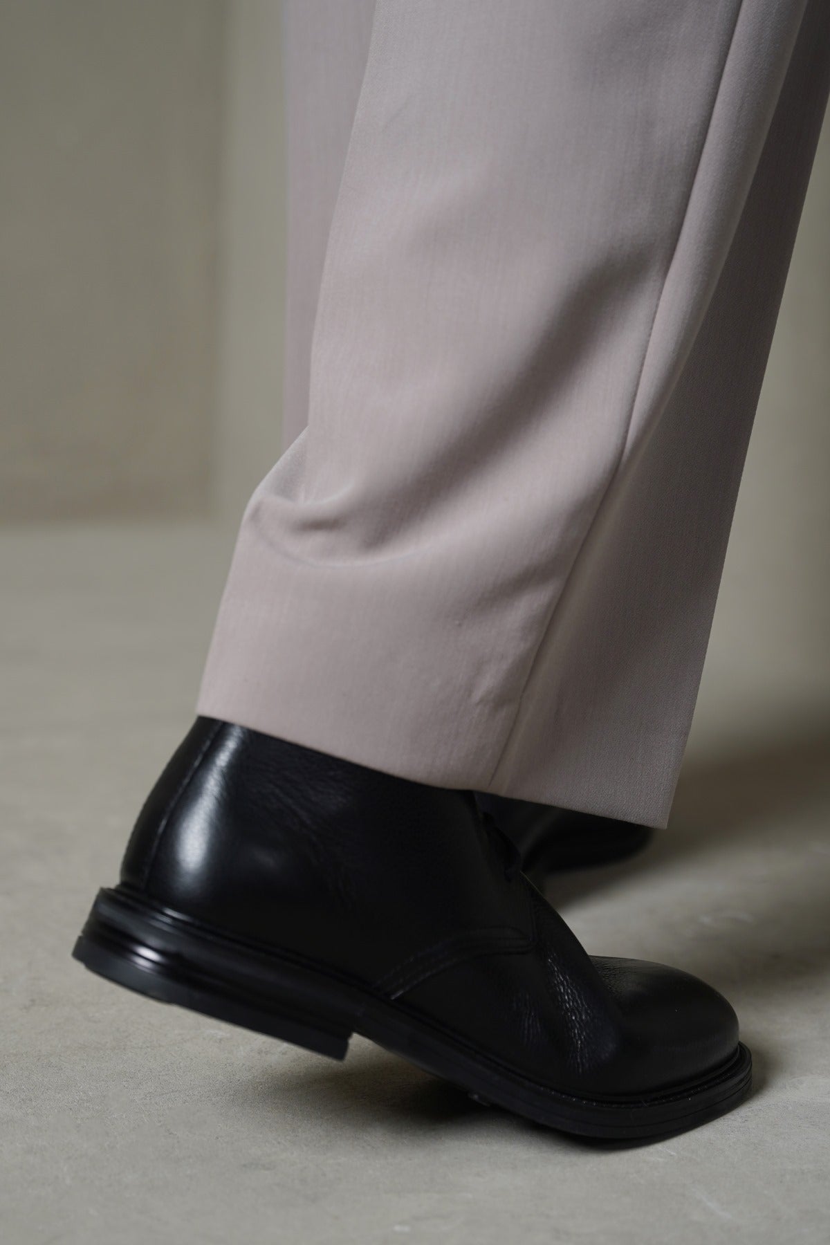 LACE UP LEATHER CHUKKA BOOT