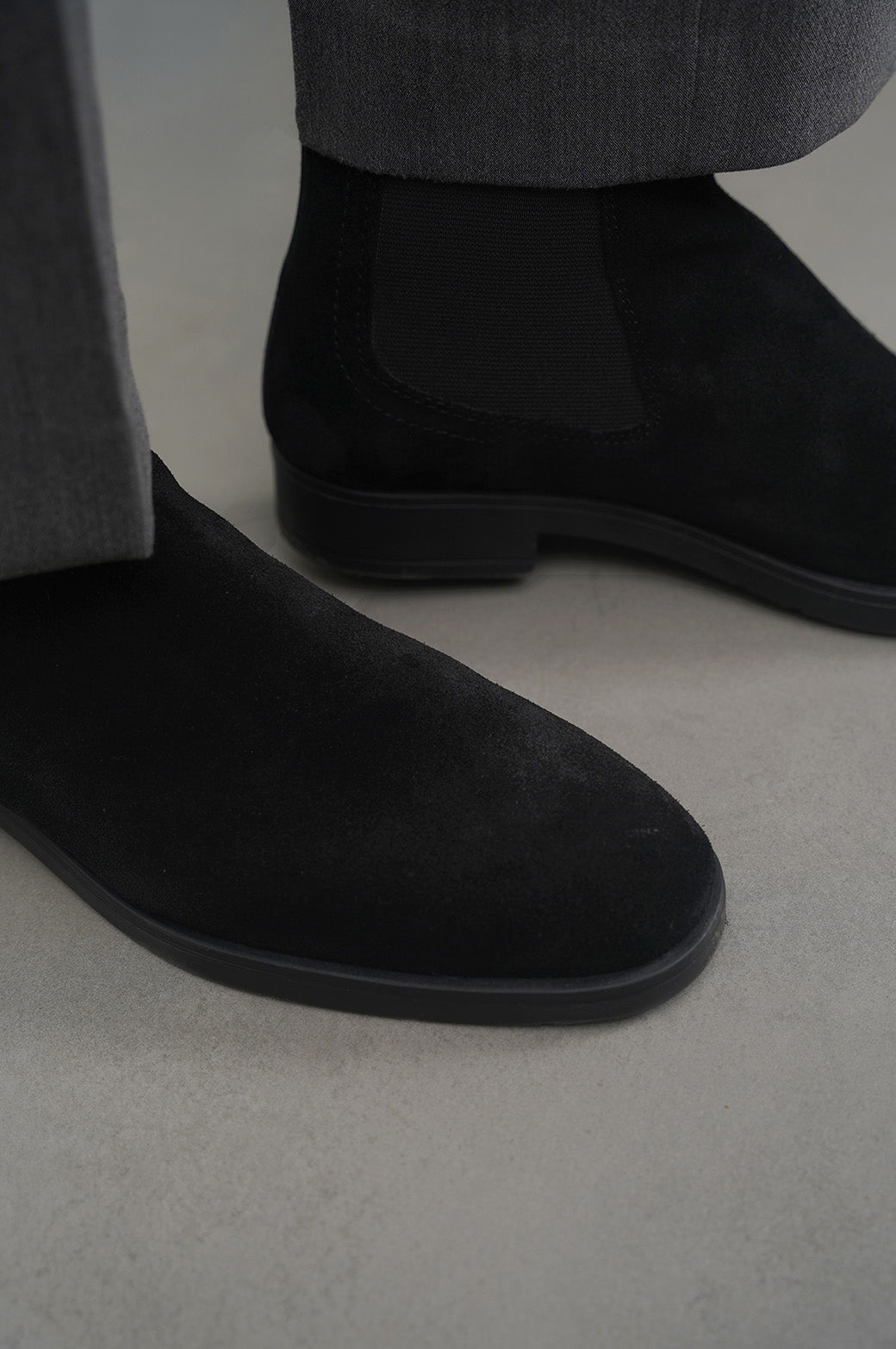 CLASSIC CHELSEA BOOTS